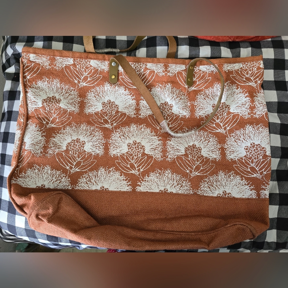 Manaola Kinolau Lehua Patterned Tan Tote Bag